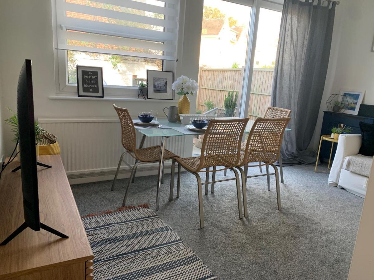 The Hideaway, Calm, Cozy, Dog Friendly Retreat Apartman Cheltenham Kültér fotó